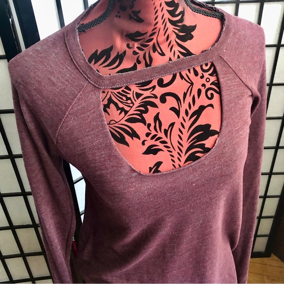 NWOT CHASER Burgundy Long Sleeve Oversized Distressed Cut-out Top XS/Small - Picture 2 of 7